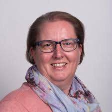 Na 4 jaar bikkelen heeft onze kanjer Pim Nienhuis zijn diploma Commerciële  Economie mogen ophalen.