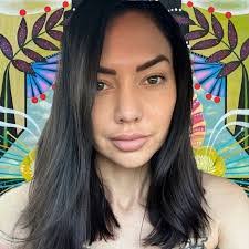 Leigh Starr's Instagram, Twitter & Facebook