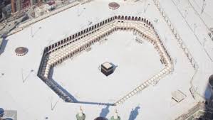 وأوضح مدير إدارة شؤون الأئمة والمؤذنين بالمسجد الحرام وحيد بن محمد النحاس، أن من أبرز ما تقوم به الإدارة العامة للشؤون التوجيهية والإرشادية ممثلة في إدارة شؤون الأئمة والمؤذنين بالمسجد الحرام, العمل على تسجيل الخطب سواء خطب الجمعة أو العيدين أو الاستسقاء. Ø¨ÙŠØ§Ù† Ù…Ù† Ø±Ø¦Ø§Ø³Ø© Ø´Ø¤ÙˆÙ† Ø§Ù„Ø­Ø±Ù…ÙŠÙ† Ø­ÙˆÙ„ Ø¹ÙˆØ¯Ø© Ø§Ù„ØµÙ„Ø§Ø© ÙÙŠ Ø§Ù„Ù…Ø³Ø¬Ø¯ Ø§Ù„Ø­Ø±Ø§Ù… Ø£ÙˆØ§Ø®Ø± Ø±Ù…Ø¶Ø§Ù† Ø¹Ø§Ù„Ù… ÙˆØ§Ø­Ø¯ Ø§Ù„Ø¹Ø±Ø¨ Ø§Ù„Ø¨ÙŠØ§Ù†
