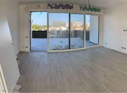 140.000 € 105 m 2 5 locali appartamento veramente ben disposto in zona tranquilla ed allo stesso tempo molto vicina al centro di spinea con la suddivisione interna ben distribuita tra zona giorno e notte con stanze ampie e con finestre su tre lati della casa.l'appartamento. Case In Vendita A Spinea Casa It