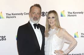 Tom hanks maintains an instagram page which even normies agree is creepy. Tom Hanks Kam In Begleitung Seiner Frau Rita Wilson Zu Den Kennedy Center Honors Stuttgarter Nachrichten