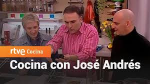 Vamos a cocinar con josé andrés. Caldo De Pollo Vamos A Cocinar Con Jose Andres Con Pedro Y Javier Rtve Cocina Youtube
