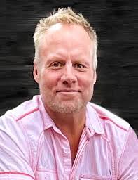 Amy Dowdle's Instagram, Twitter & Facebook