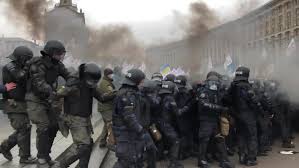 Украинский врач призвала ввести тотальный локдаун по всей стране. Ukraine Protesters Police Clash At Kiev Anti Lockdown Rally Video Ruptly
