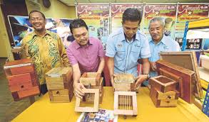 Cara memancing lebah kelulut nya datang 1. Inovasi Sarang Kelulut