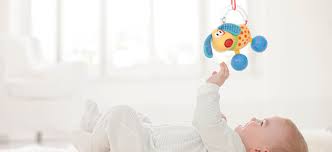 Greifen können ist auch der erste schritt auf dem weg zum selbstständigen essen, lesen, schreiben, malen und zähneputzen. Ab Wann Kann Ein Baby Greifen Babymarkt De