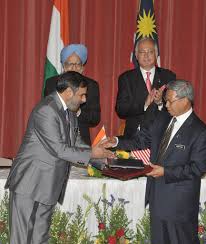 Datuk seri mustapa mohamed, minister of international trade and industry, malaysia. File Anand Sharma And The Malaysian Minister Of International Trade And Industry Y B Dato Sri Mustapa Mohamed Exchanging The Signed Documents Of The Agreement Towards Implementing Comprehensive Economic Cooperation Agreement Jpg Wikimedia Commons