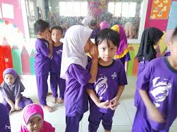 Ahmad budak petah, ibunya bernama bedah, ayahnya bernama samad, ahmad buat tak endah, akhirnya terima padah, ibarat. Ade Orang Panggil Permainan Ni Radio Tadika Cerdik Takwa Facebook