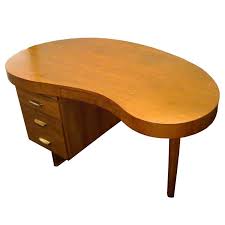 1940 S Kidney Shaped Desk By Gilbert Rohde Kidney Shaped Desk Furniture Desk Inspiration