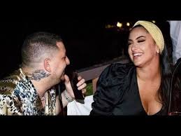 Ο mad clip με την αρετή μοιράζονταν, επίσης, πολλές στιγμές τους μέσα από τα social media όπου ήταν φανερό πόσο ερωτευμένοι ήταν. Mad Clip Oi Tryferes Eyxes Gia Ta Gene8lia Ths Syntrofoy Toy Areths S Agapw Mexri Ton 8anato Youtube