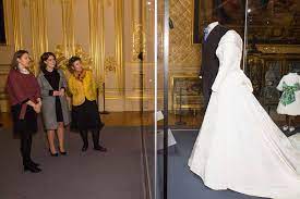 Im fokus des brautkleides im prinzessstil von demetrios steht die transparente spitzenkorsage mit. Prinzessin Eugenie Grace Kelly Diente Als Inspiration Fur Brautkleid Gala De