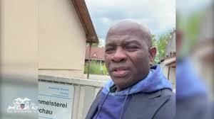 Julian Ash's Instagram, Twitter & Facebook