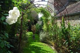 Visitez Le Jardin De Marie Claude Jardin En Mars Jardins Et Deco Jardin