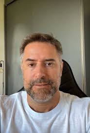 Most fully dull thing about today is,that it's my birthday. No banana for  scale. Since I don't eat them🍌