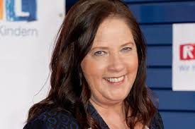 Das mitglied der kelly family starb im alter von 45 jahren, wie die unsere geliebte schwester barby ist nach kurzer krankheit vor wenigen tagen von uns gegangen. Kathy Kelly Verrat Die Musik Hilft Ihrer Schwester Barby Kelly Bei Der Therapie Gala De