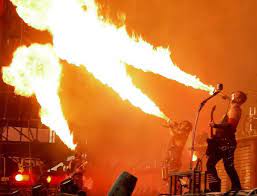 ˈfɔʏɐ ˈfʁaɪ) is a song by german industrial metal band rammstein. Feuer Frei Paul Till Richard Rammstein Mundharmonika Bilder