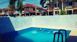 Holiday homes with a swimming pool are highly popular and whilst they may come at a premium, they can provide hours of entertainment for the children come rain or shine. Homestay Terbaik Melaka With Private Pool Prices Photos Reviews Address Malaysia