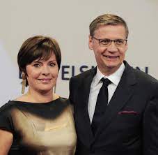 Günther jauch hat zwei leibliche kinder, svenja (32) und kristin (28). Bundesverfassungsgericht Adoptivtochter Von Gunther Jauch Mussen Namensnennung Akzeptieren Welt