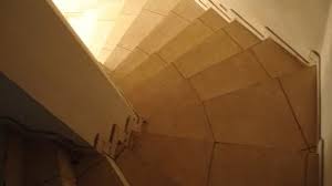 Sofern es sich um eine verzinkte konstruktion handelt, muss die treppe nicht weiter verkleidet werden, wobei dies je nach geschmack natürlich möglich ist. Wendeltreppe Stiegenhaus Treppe Youtube