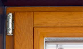 Dengan cara ini, bauan yang terperangkap dapat keluar dengan cepat. Perkakasan Untuk Tingkap Kayu Jenis Perbandingan Pengeluar Kebaikan Dan Keburukan