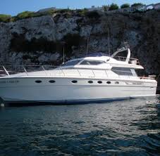 The lady m is officially available for charter and offers. Wo Filmfans Wohnen Ubernachten In Captain Phillips Rettungskapsel Welt