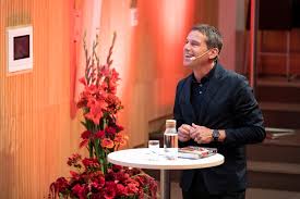 Tidigare arbetade wenström med tipslördag och fotbollsmåndag på tv4. Ola Wenstrom Fru Alder