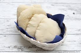 Pita Brot Weiches Fladenbrot Aus Hefeteig Einfaches Rezept Fur Pita Selber Machen Pita Taschen Zum Fullen Mit Falaffel Gyros Sha Pita Brot Fladenbrot Pita