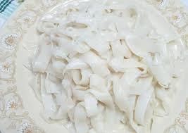 Terbuat dari kerupuk basah yang dimasak dengan sayuran dan sumber protein seperti telur, ayam, boga bahari, atau olahan daging sapi, dan dimasak dengan kencur. Resep Membuat Kwetiau Basah Takar Sendok Resep Enyak
