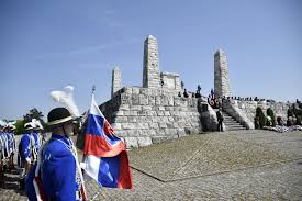 Shutterstock mohyla milana rastislava štefánika na bradle má nevídané rozmery. Od Odhalenia Mohyly M R Stefanika Na Bradle Uplynulo 90 Rokov Sme My Trencin