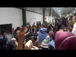 Semoga informasi ini bermanfaat buat anda dan kami doakan gaji anda segera naik tahun ini dan posisi anda lebih baik. Viral 2020 Pemalang Demo Pt Cahaya Timur Masalah Gaji Youtube