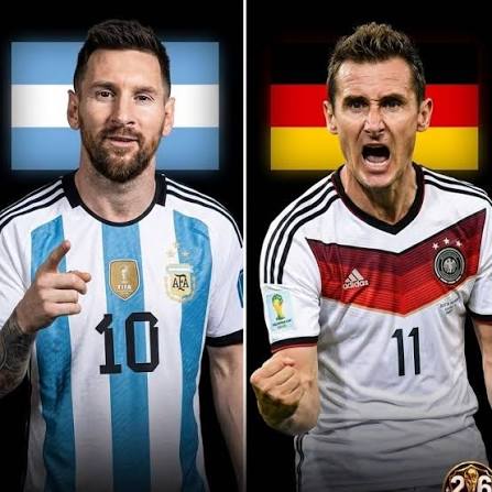 ميروسلاف كلوزه يهنئ ليونيل ميسي بعد تحطيم رقمه كأفضل هداف في تاريخ كأس  العالم 🔥⚽