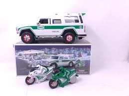 Welcome to the official hess toy truck fan page. Toys Games 2004 Hess Toy Truck Hess Sport Utility Vehicle And Motorcycles Activity