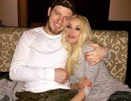 На этот раз блондинка пожаловалась на поведение. Lera Kudryavceva Rasstalas S Muzhem