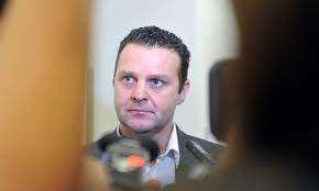 Byl předseda sněmovny radek vondráček (ano) rád, že neřídil schůzi v okamžiku, kdy se strhla dnes již slavná šťouchanice. Je Rozhodnuto Volba Mlaticky Ondracka Do Cela Komise Pro Kontrolu Gibs Neplati Forum24