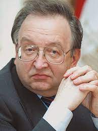 All of the lines inside this short & sweet lead to isolated queen's pawn positions, where you get dangerous attacking chances against the enemy king. Alexander Panov