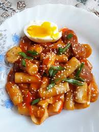1.siapkan 2 daun bawang, setengah wortel kecil, 1 siung bawang putih dan setengah bawang bombai, tips: Kuali Mama Resepi Tteokbokki Resepi Kek Beras 250 Gm ÙÙŠØ³Ø¨ÙˆÙƒ
