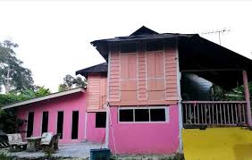 Rumah di kampung sukau kinabatangan sandakan sabah.di perbuat dari kayu berlian.diaorang potong2 sendri kayu road10ksubs sesi sharing #deko minggu ini adalah rumah papan kampung. Pink Di Sana Sini Rumah Pusaka Usang Kini Umpama Istana Fantasi Hello Kitty I Suke Mstar