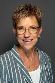 Ruth Mchenry's Instagram, Twitter & Facebook