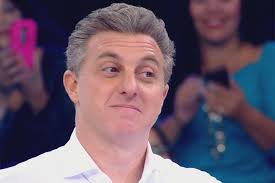 Since 2000 he has hosted the tv show caldeirão do huck (lit. Angelica E Bolsonaro Fizeram Luciano Huck Desistir De Ser Candidato