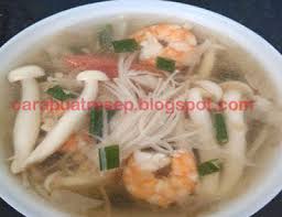 Aduk dan masak sampai udang berubah warna. Cara Membuat Sup Jamur Enoki Resep Masakan Indonesia