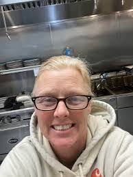 Lisa Epperly's Instagram, Twitter & Facebook