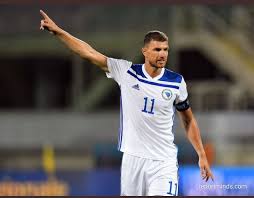 Naime, kapiten reprezentacije bosne i hercegovine edin džeko prešao je iz rome u inter kao naslednik romelua lukakua, a time je ponovo postao saigrač našeg bivšeg kapitena aleksandra. Roma Star Edin Dzeko And His Wife Welcome Their Third Child Report Minds