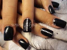 Unghii migdale, unghii de vacanță, manichiură pentru crăciun, edgy nail art, modele manichiură, tutoriale manichiură, frumusețe, unghii cu gel, unghii negre. Alysa Nails Unghii Tehnice Cluj Napoca Galerie Foto Cu Modele De Unghii Tehnice