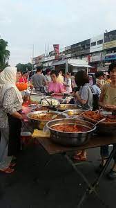 No other dish in malaysia is as famous as nasi lemak. A Decent Local Nasi Lemak Review Of Nasi Lemak Ss2 Kuala Lumpur Malaysia Tripadvisor