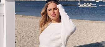 Rebecca je bývalá gymnastka a studovala na královském technologickém institutu ve. Hokejista David Pastrnak Pritelkyne Rebecca Ho Utesovala Ho Sexem Blesk Sport