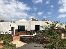 Leben sie ihre leidenschaft das ganze jahr über, finden sie ihr haus am strand von fuerteventura, caleta de fuste oder puerto lajas. Im Verkauf Eine Einzigartige Villa Mit Meerblick In Einmaliger Lag