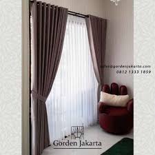 Tips dan cara memilih model tirai gorden jendela rumah via www.rumahminimalisdesign.com. Desain Gorden Ruang Tamu Minimalis Modern Cek Bahan Bangunan
