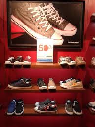 Pasar raya dalam rangka merayakan hari kemerdekaan republik indonesia yang ke 73 yang di selenggarakan di broodfabriek. Converse Pasaraya Converse Grande Twitter