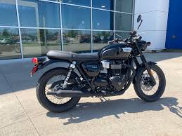 The Stars Aligned And I Pulled The Trigger On A 2018 T100 Black With 20 Miles On It I M Definitely Going For Bar End Mirrors Dark Brown Quilted Seat And Shortening Up