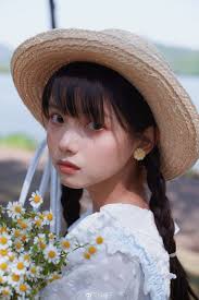 玩具箱抱へて 女の子 ポーズ ポートレート写真 女の子